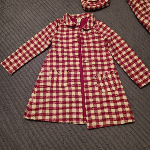 Stylish Red and White Checkered Coat with Bag - Picture 3 of 8